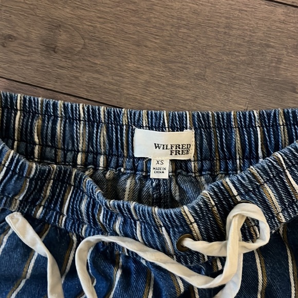 Aritzia Wilfred Shorts - Picture 4 of 5